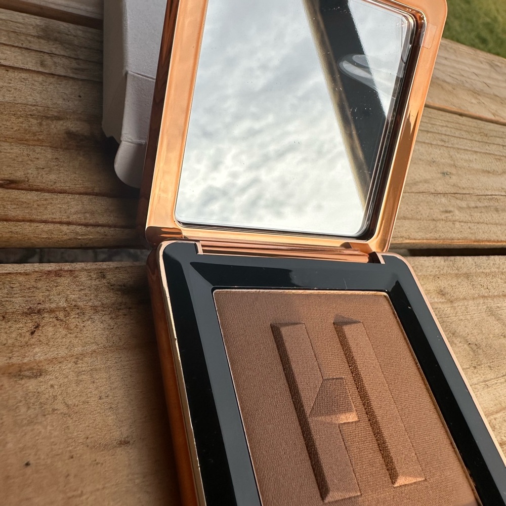 Haus Labs By Lady Gaga Bronzer in Medium level 8